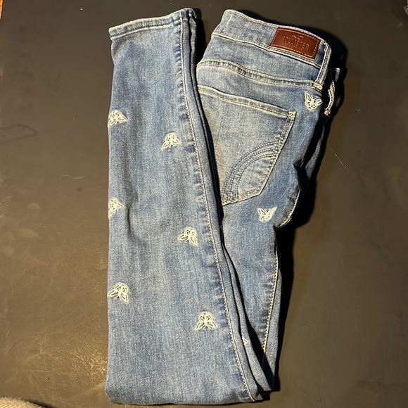 Hollister Butterfly Embroidered Jeans - Picture 1 of 5